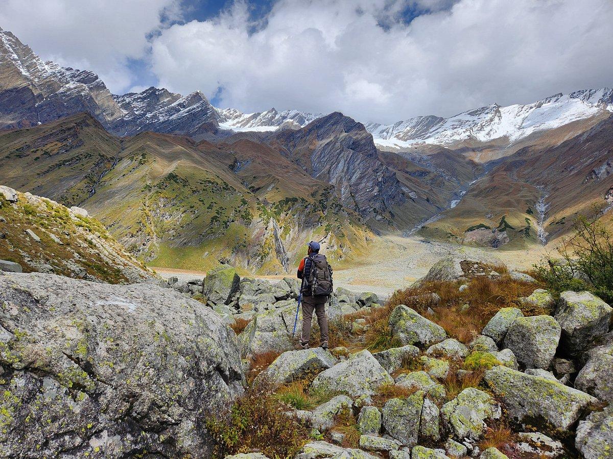 Manali, Scenic Mountain Trail in Manali